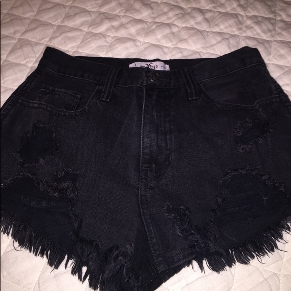 High-waisted distressed black denim shorts - Picture 4 of 5
